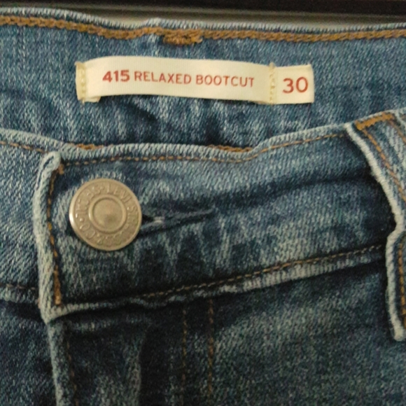 Levi's Denim - Levis 415 light wash jeans S30 relaxed fit.